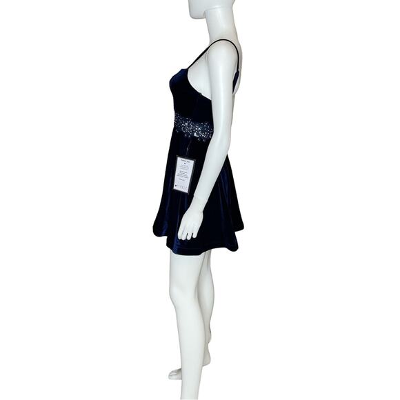 City Studios Juniors' Velvet Embellished-Waist Fit & Flare Dress Blue Size 1/2 - Picture 4 of 9